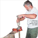 70χρονος μηχανικός στη Τήνο δημιούργησε ένα υβριδικό σύστημα παραγωγής ρεύματος στο οποίο θα βασιστεί η ΔΕΗ για να κάνει τη Γαύδο «πράσινο νησί»