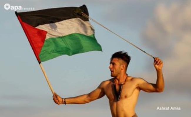 Οι ισραηλινές αρχές πυροβόλησαν το διαδηλωτή-σύμβολο με την Παλαιστινιακή σημαία (Φωτό)