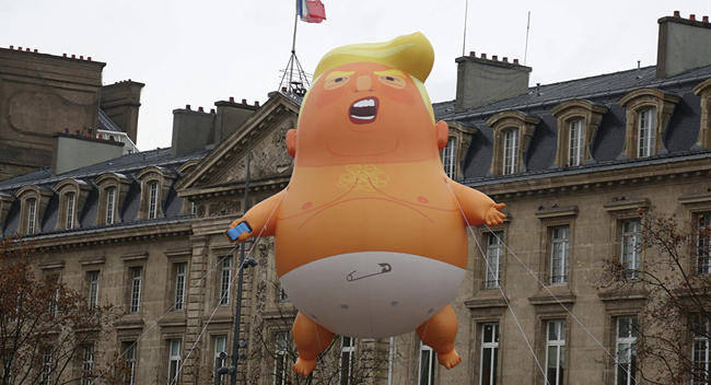 Το μπαλόνι «μωρό - Τραμπ» επέστρεψε, αυτήν τη φορά στο Παρίσι