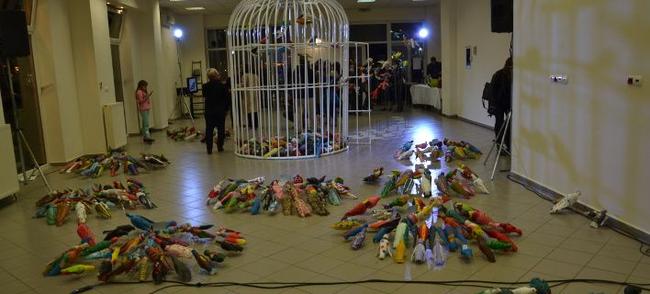 «Τα πουλιά της ελευθερίας - The birds of freedom», ένα συνεργατικό έργο τέχνης για τους πρόσφυγες, στη Λέσβο