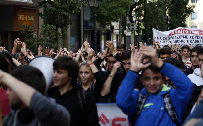 Οι μαθητές στους δρόμους ενάντια στις φασιστικές προκλήσεις