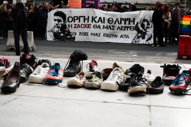 Το ματωμένο παπούτσι του Ζακ Κωστόπουλου: μια δυνατή συμβολική κίνηση στη ΓΑΔΑ
