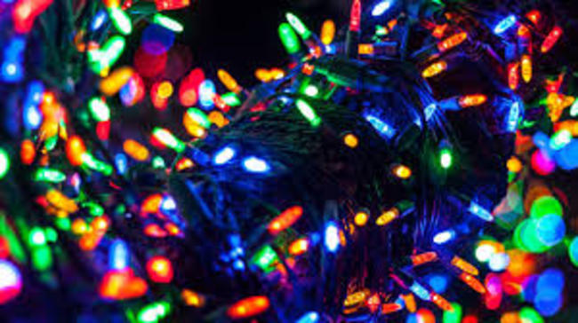Χριστουγεννιάτικα λαμπάκια και ρεύμα: Πόσο «φουσκώνουν» τον λογαριασμό του ηλεκτρικού