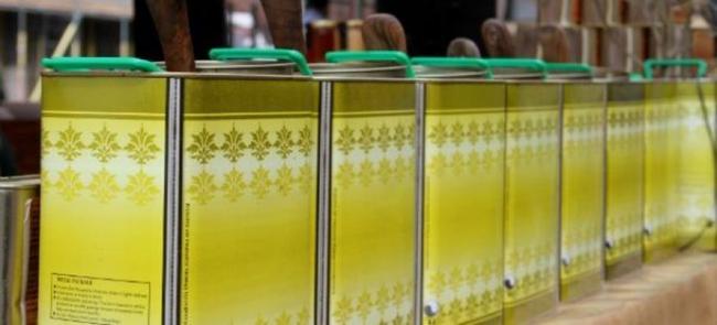Λάδι, μέλι και απορρυπαντικά για άπορες οικογένειες