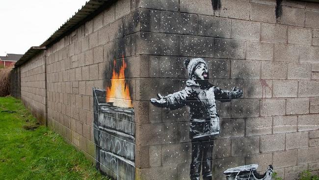 Νέο έργο-σχόλιο του «Banksy» στην πιο μολυσμένη πόλη της Βρετανίας (Video)