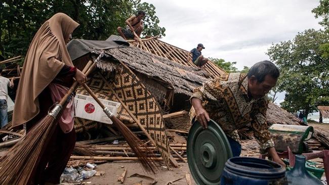 Ινδονησία: Στους 373 ο αριθμός των νεκρών από το τσουνάμι