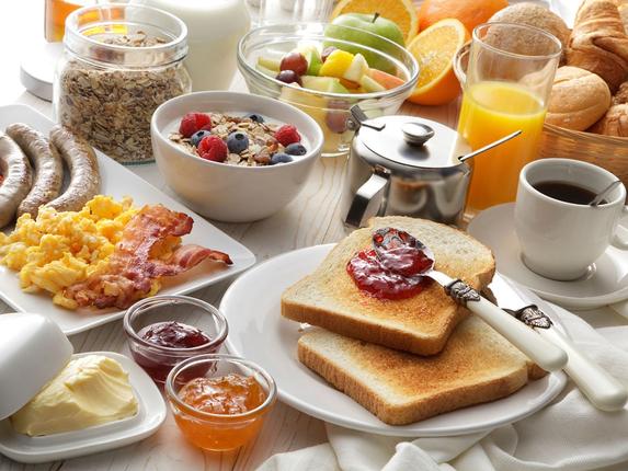 Νέα έρευνα αμφισβητεί την ευρέως διαδεδομένη άποψη για το πρωινό γεύμα