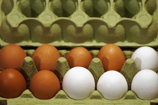 Ποια η διαφορά ανάμεσα σε καφέ και άσπρα αυγά;