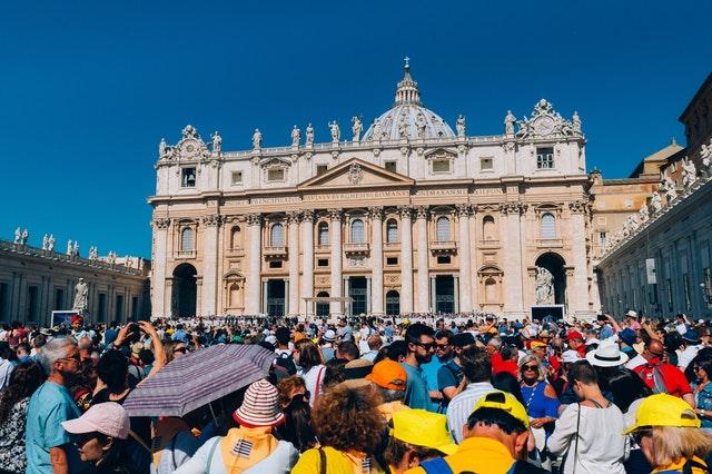 Το «καλύτερα κρυμμένο μυστικό» της Εκκλησίας εξηγεί τις κρίσεις του Βατικανού | Του Μαρκ Μπασέτς