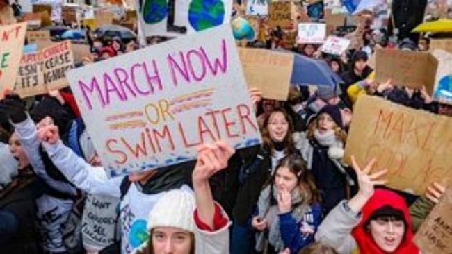 Εκατοντάδες μαθητές στους δρόμους του Παρισιού για το κλίμα