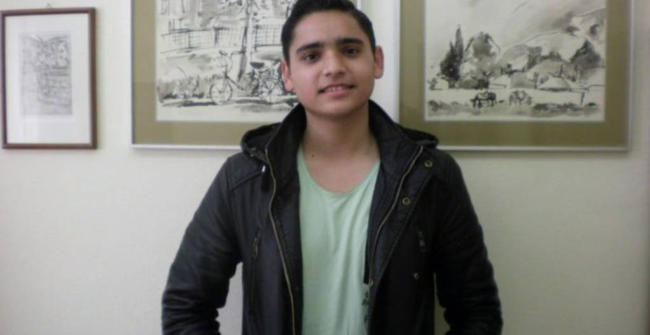 Ρομά μαθητής αριστεύει στο σχολείο και ονειρεύεται να περάσει στο Πανεπιστήμιο