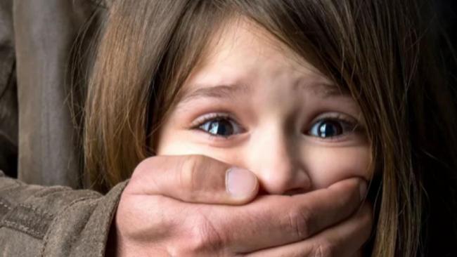 Μια 11χρονη, θύμα βιασμού, υποβλήθηκε σε καισαρική αφού οι γιατροί αρνούνταν για λόγους συνείδησης να της κάνουν άμβλωση