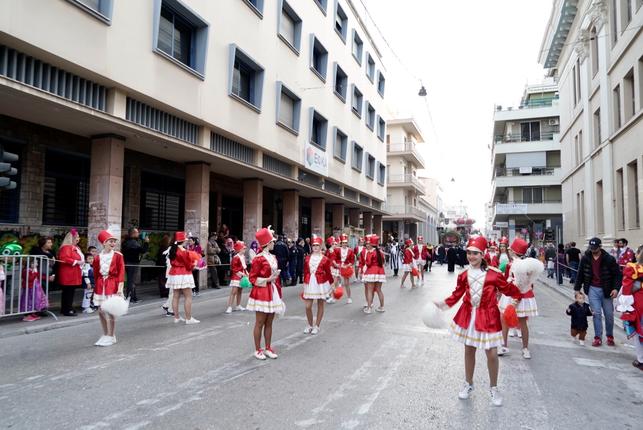 Πάνω από 40.000 καρναβαλιστές ξεχύθηκαν στους δρόμους της Πάτρας