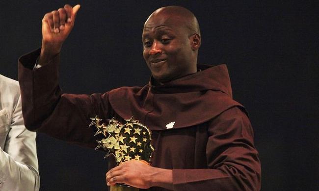 Ένας Κενυάτης ο καλύτερος εκπαιδευτικός στον κόσμο. Δίνει το 80% του μισθού του για να βοηθήσει τους φτωχούς μαθητές του