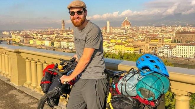 Θεσσαλονίκη: Έκλεψαν ποδήλατο ακτιβιστή, πρώην καρκινοπαθή που ταξίδευε για φιλανθρωπικό σκοπό!