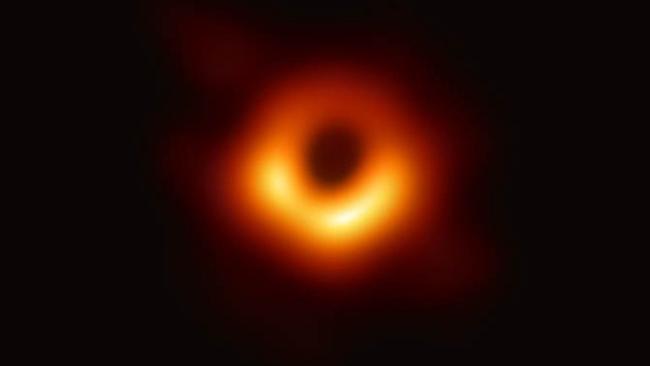 Δ. Ψάλτης: Επιβεβαίωση της θεωρίας του Αϊνστάιν - Επιστήμονες για πρώτη φορά φωτογράφισαν μαύρη τρύπα