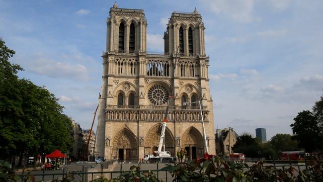 Έρευνα για απάτη με εκκλήσεις για δωρεές για τη Νοτρ-Νταμ άρχισε η εισαγγελία του Παρισιού