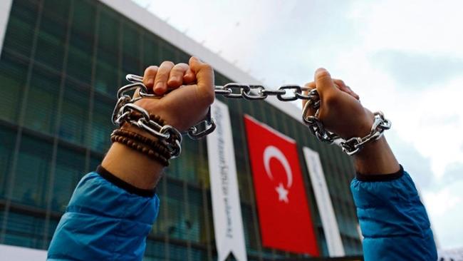 Τουρκία: Νέο μπαράζ συλλήψεων στρατιωτικών