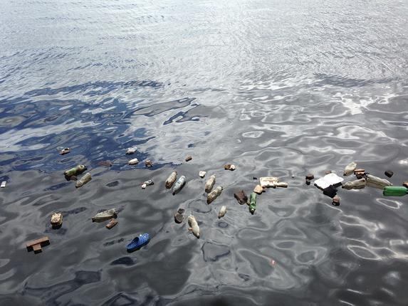 Τα πλαστικά απειλούν την Ελλάδα