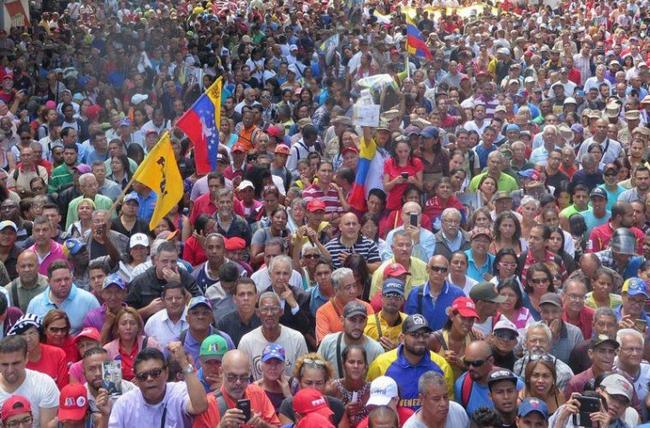 Βενεζουέλα: τα video που δεν είδατε στα δελτία ειδήσεων