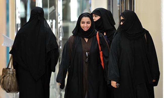 Σαουδική Αραβία: Οι αρχές άφησαν ελεύθερες υπό όρους τέσσερις ακόμη ακτιβίστιρες