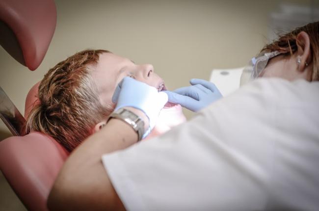 Δωρεάν οδοντιατρική εξέταση στους μαθητές του Δημοτικού Σχολείου Τυφλών Καλλιθέας