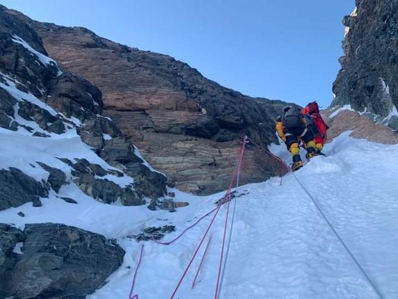 Ποιος είναι ο ορειβάτης που μέσα σε ένα χρόνο "κατέκτησε" τέσσερις κορυφές