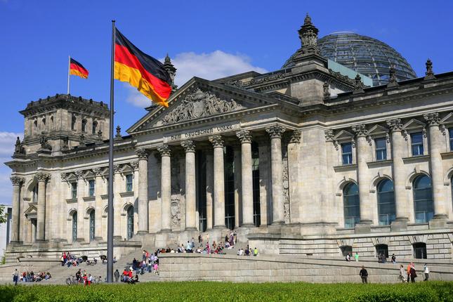 Διαδηλωτές στη Γερμανία περικύκλωσαν το κοινοβούλιο για την κλιματική αλλαγή