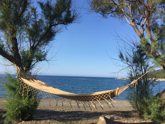 Hammock beach bar, Πηλι Ευβοιας: Μια βουτιά στο ελληνικό καλοκαίρι
