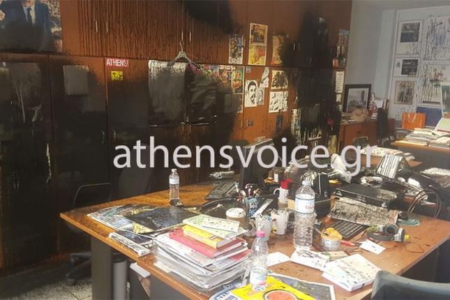 Επίθεση του Ρουβίκωνα στην Athens Voice (Φωτό/Βίντεο)