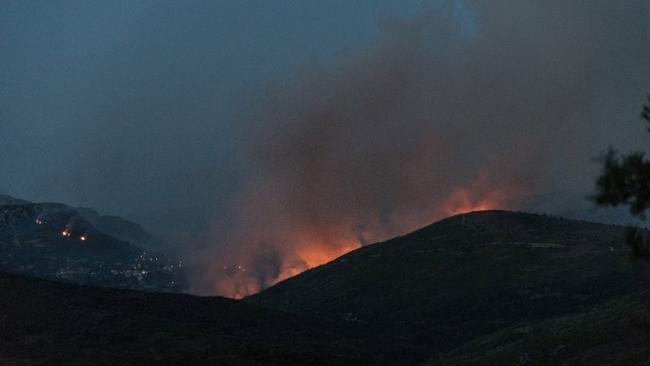 Εκκενώθηκαν 4 χωριά από την πυρκαγιά στην Εύβοια. Μία σύλληψη για εμπρησμό