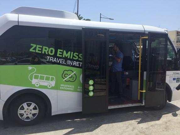 Μια «πράσινη» βόλτα με το ηλεκτρικό λεωφορείο στο Ρέθυμνο (ΦΩΤΟ)