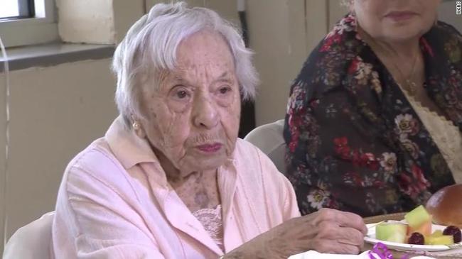 Είναι 107 ετών και την ημέρα των γενεθλίων της αποκάλυψε το μυστικό της μακροζωίας της