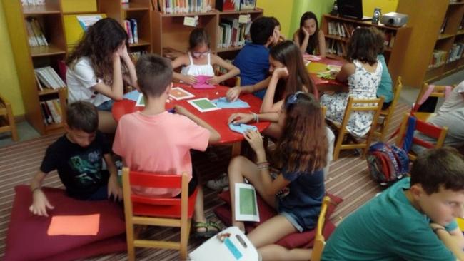 Η βιβλιοθήκη που «δροσίζει» την παιδική φαντασία μέσα στο καλοκαίρι