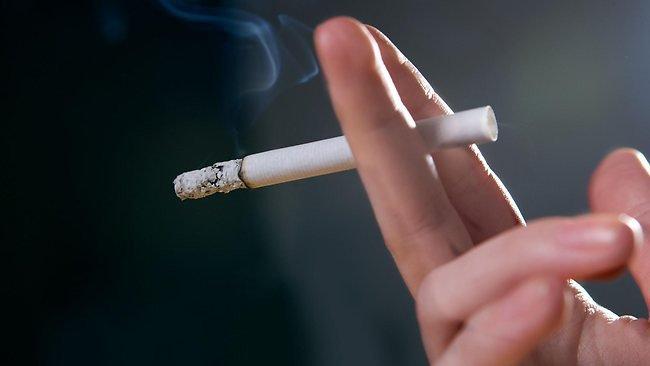 "Καυτά" πρόστιμα και κυρώσεις για τους οδηγούς που καπνίζουν - Σε ποιες περιπτώσεις μπορεί να επιβληθεί πρόστιμο 1.500 ευρώ