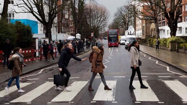 Abbey Road: 50ή επέτειο για ένα από τα πιο διάσημα εξώφυλλα στην ιστορία της μουσικής