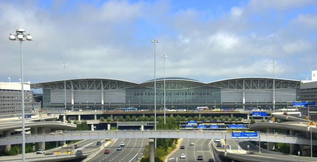 ΗΠΑ: Το Διεθνές Αεροδρόμιο του Σαν Φρανσίσκο κατάργησε την πώληση πλαστικών μπουκαλιών νερού
