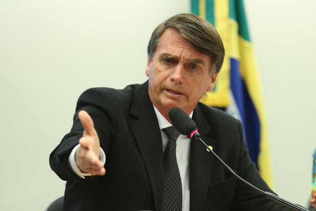 Ενώ ο Αμαζόνιος φλέγεται ο Μπολσονάρου κατηγορεί τις άλλες χώρες για ανάμειξη στα εσωτερικά της Βραζιλίας
