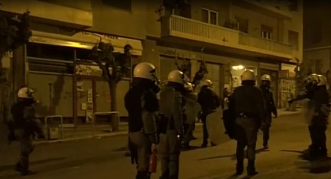 Βίαιη ομοφοβική επίθεση στο κέντρο της Αθήνας από άνδρες των ΜΑΤ