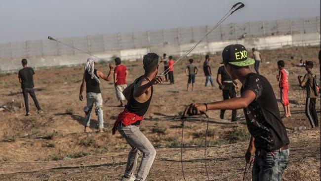 Συγκρούσεις μεταξύ Παλαιστινίων και Ισραηλινών στρατιωτών στη Λωρίδα της Γάζας - 75 τραυματίες