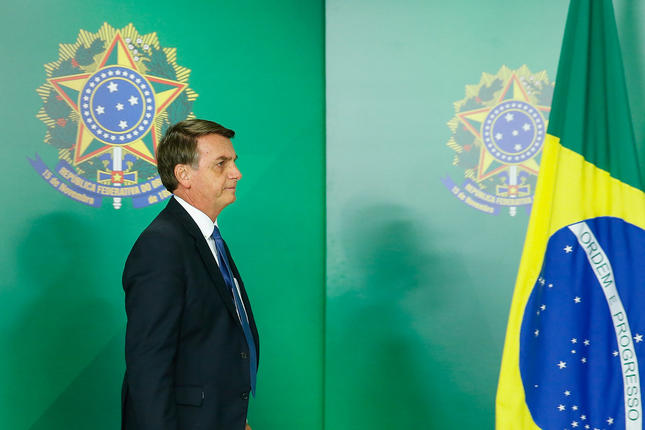Βραζιλία: Ο Μπολσονάρου θα σταματήσει να χρησιμοποιεί τα γαλλικά στιλό Bic εξαιτίας της διαμάχης του με τη Γαλλία για τις πυρκαγιές στον Αμαζόνιο