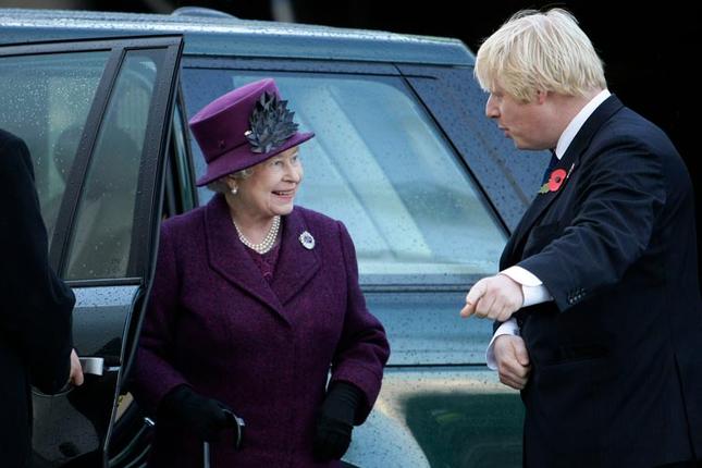Ο ενεργός ρόλος της Βασίλισσας της Αγγλίας στο ακροδεξιό πραξικόπημα