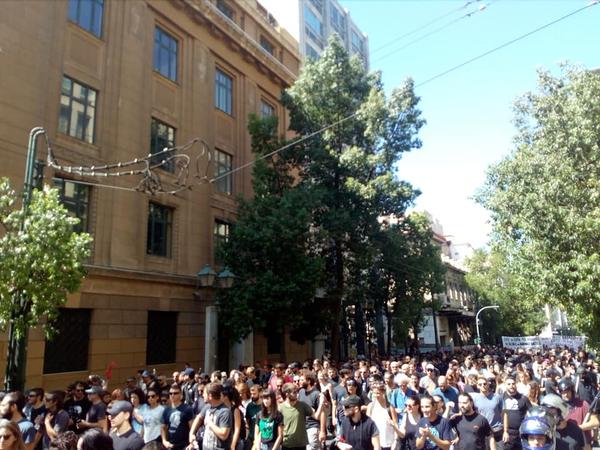 Χιλιάδες διαδήλωσαν στο κέντρο της Αθήνας ενάντια στην κρατική καταστολή