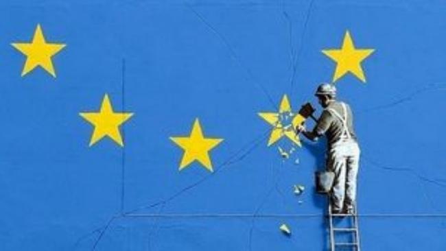Η αντίδραση του Banksy όταν κάλυψαν με μπογιά την τοιχογραφία «Brexit»