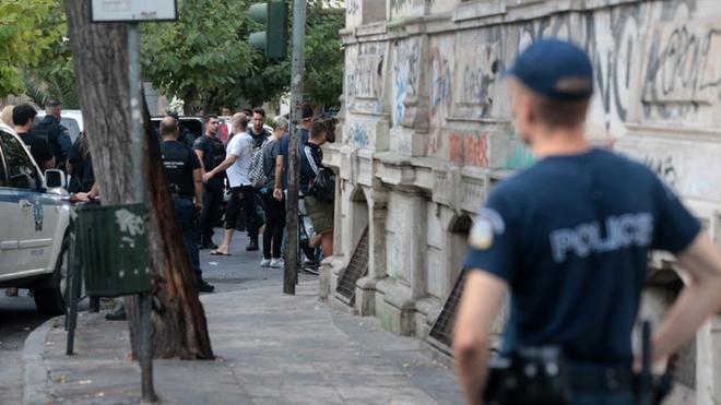 Αστυνομική επιχείρηση για την εκκένωση κατάληψης στην Αχαρνών