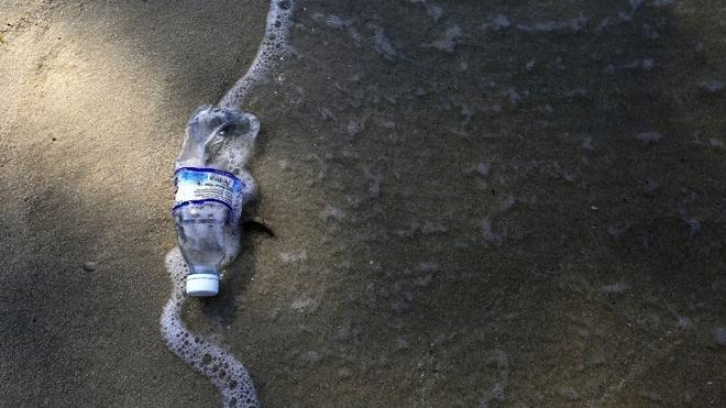 Η πλαστική ρύπανση έχει φτάσει σε βάθος 50 μέτρων στο Αιγαίο