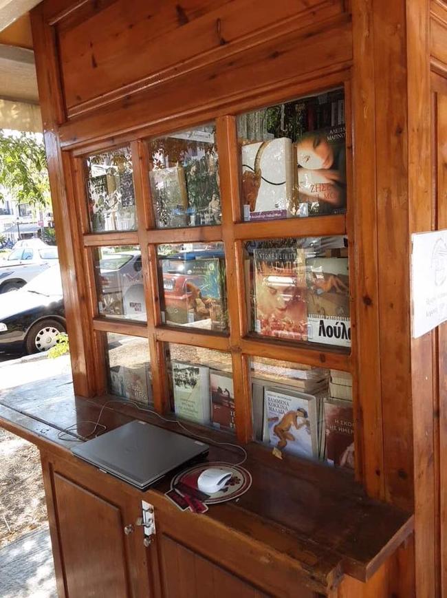 Με όρεξη και φαντασία: Περίπτερο στη Μεσσηνία μετατράπηκε σε δανειστική βιβλιοθήκη (Φωτο)