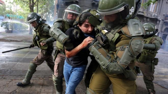 Χιλή: Οι διαδηλώσεις επεκτάθηκαν στα πλούσια προάστια του Σαντιάγο