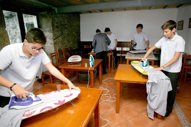 Σε αυτό το σχολείο, τα αγόρια μαθαίνουν να κάνουν δουλειές του σπιτιού