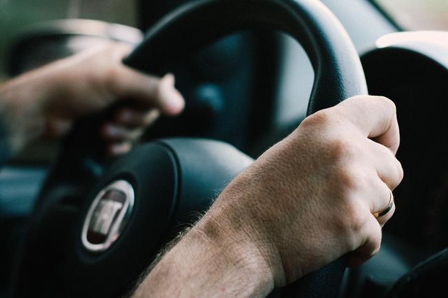 Διπλώματα οδήγησης: Αυτές είναι οι νέες τιμές για τα παράβολα